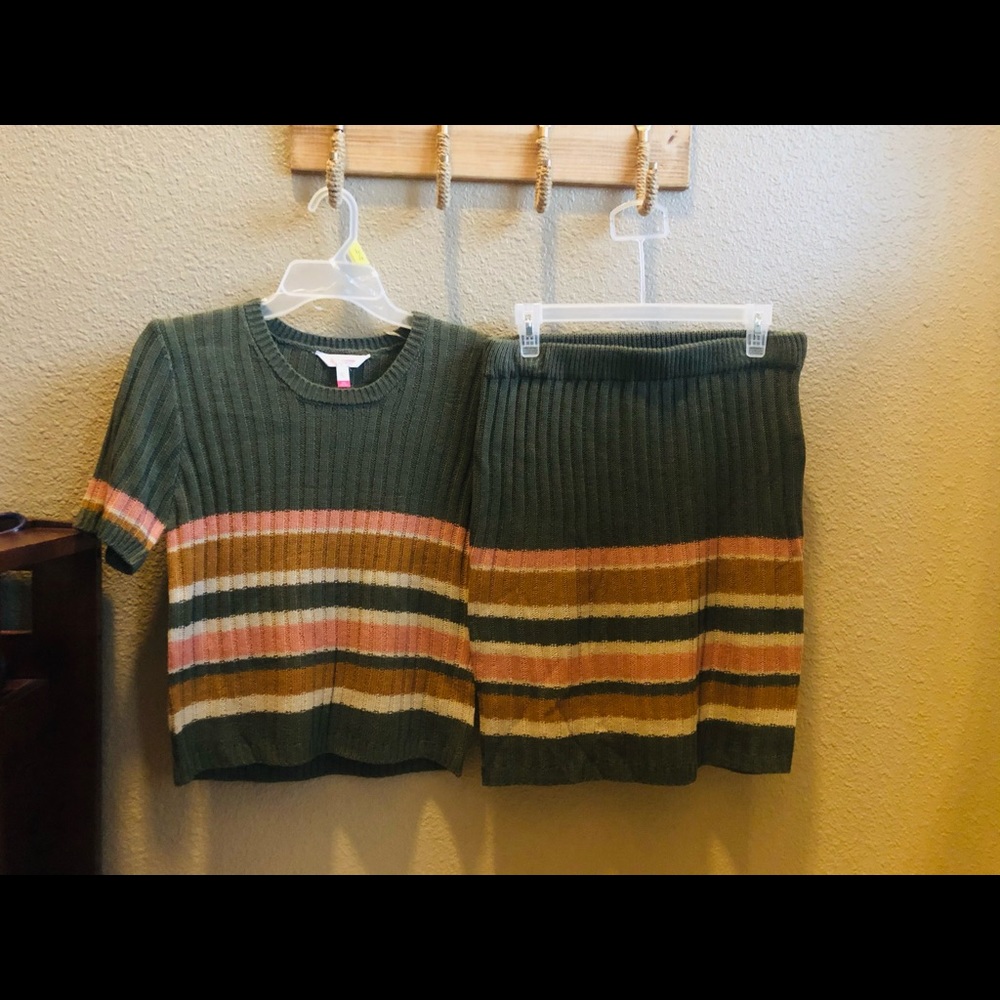 NWT Sweater & Skirt Set! Large - Picture 2 of 5